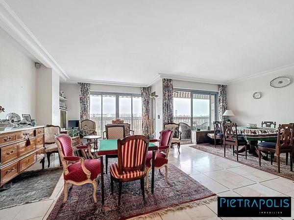 Bel Appartement T4 de 118m² lumineux avec terrasse et vue dégagée sur le Rhône avec Cave et Parking