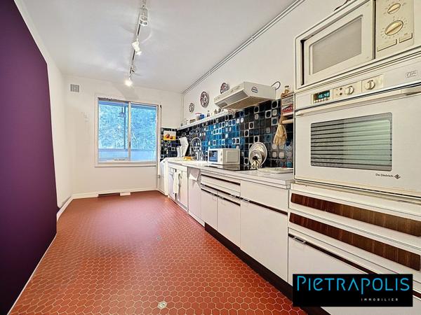 Bel Appartement T4 de 118m² lumineux avec terrasse et vue dégagée sur le Rhône avec Cave et Parking