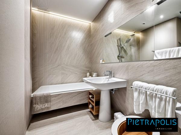 Bel Appartement T4 de 118m² lumineux avec terrasse et vue dégagée sur le Rhône avec Cave et Parking