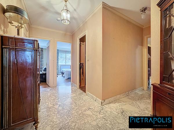 Bel Appartement T4 de 118m² lumineux avec terrasse et vue dégagée sur le Rhône avec Cave et Parking