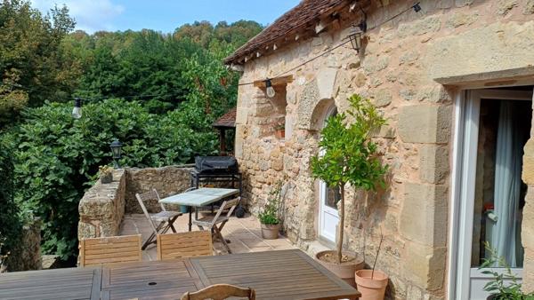 Maison du 17ème dans environnement très calme, avec un gite ou maison d'amis