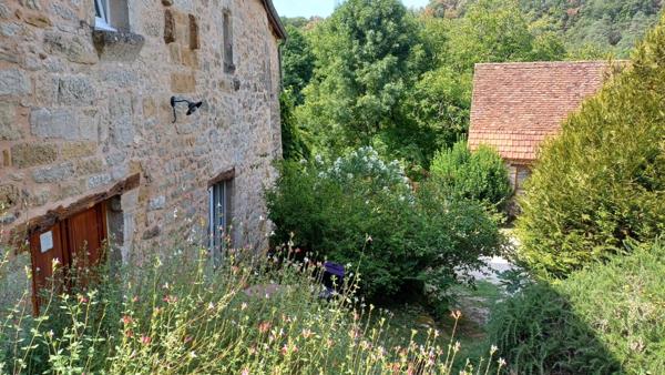 Maison du 17ème dans environnement très calme, avec un gite ou maison d'amis