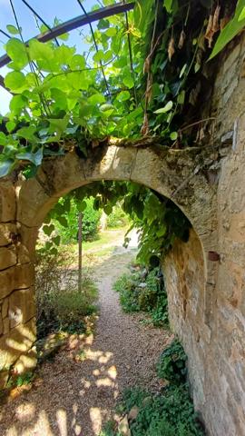 Maison du 17ème dans environnement très calme, avec un gite ou maison d'amis