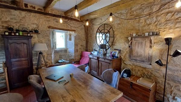 Maison du 17ème dans environnement très calme, avec un gite ou maison d'amis