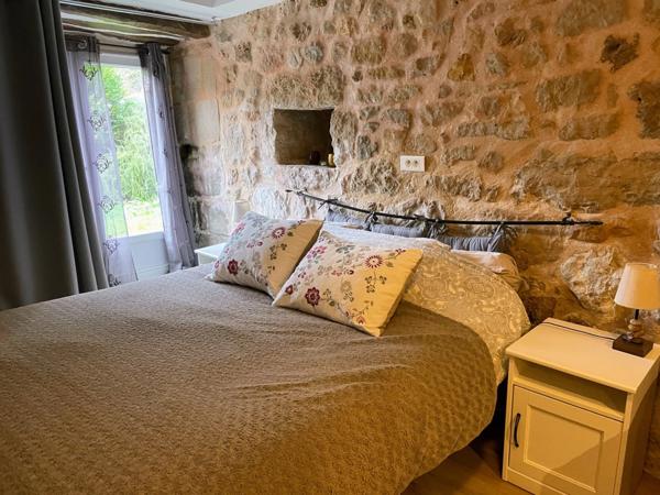 Maison du 17ème dans environnement très calme, avec un gite ou maison d'amis