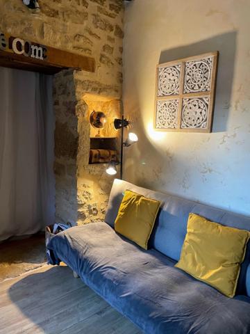 Maison du 17ème dans environnement très calme, avec un gite ou maison d'amis