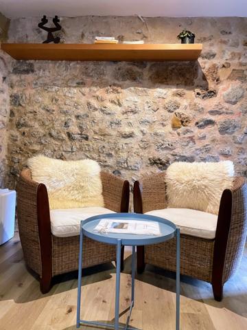 Maison du 17ème dans environnement très calme, avec un gite ou maison d'amis