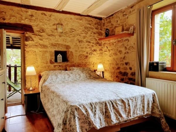 Maison du 17ème dans environnement très calme, avec un gite ou maison d'amis