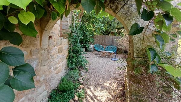 Maison du 17ème dans environnement très calme, avec un gite ou maison d'amis