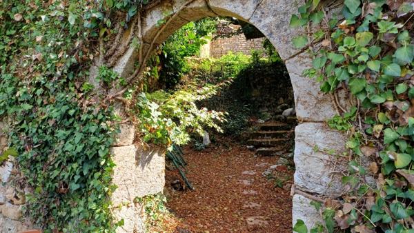 Maison du 17ème dans environnement très calme, avec un gite ou maison d'amis