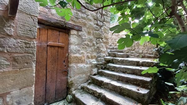 Maison du 17ème dans environnement très calme, avec un gite ou maison d'amis