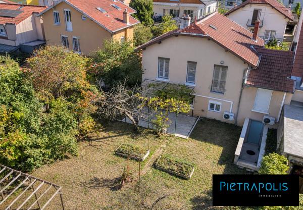 Ensemble immobilier de 3 appartements avec Jardin - La Plaine Santy