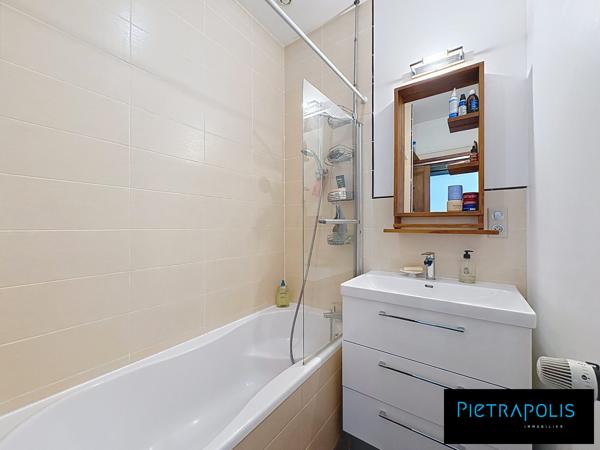 Ensemble immobilier de 3 appartements avec Jardin - La Plaine Santy