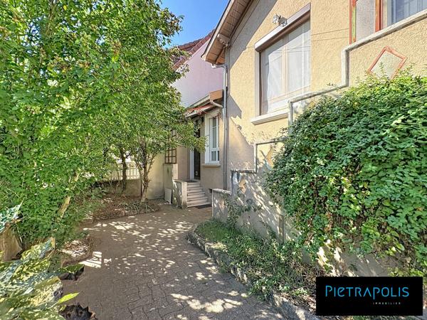 Ensemble immobilier de 3 appartements avec Jardin - La Plaine Santy