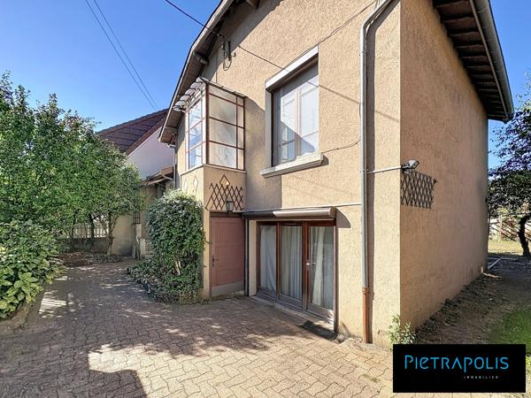 Ensemble immobilier de 3 appartements avec Jardin - La Plaine Santy