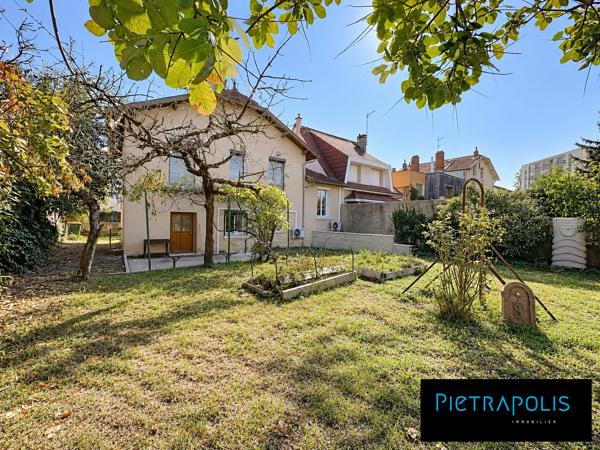 Ensemble immobilier de 3 appartements avec Jardin - La Plaine Santy