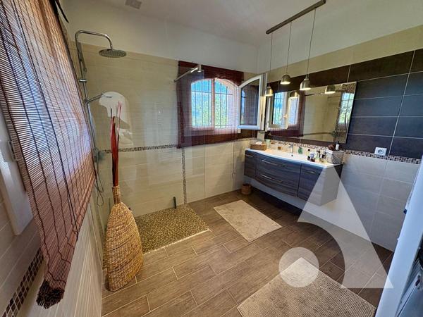 Maison 10 pièces 240 m2