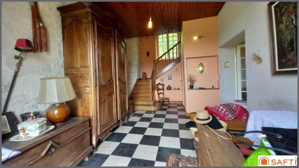 Maison en pierre 201m2, 4chambres, dépendances , parcelle 6ha