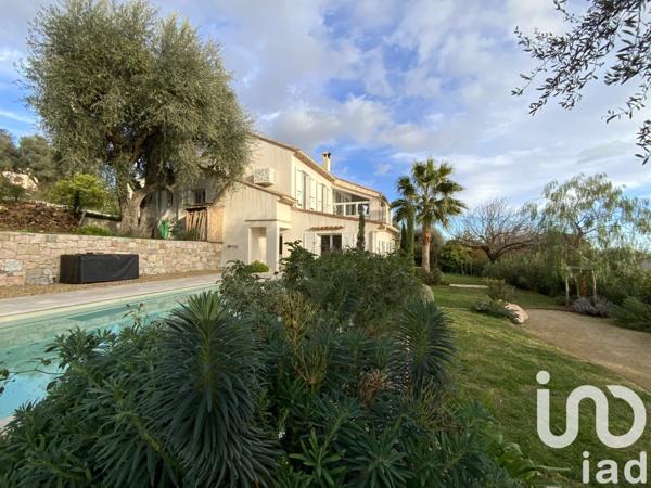 Maison traditionnelle 6 pièces de 147 m² à Tourrettes-sur-Loup (06140)