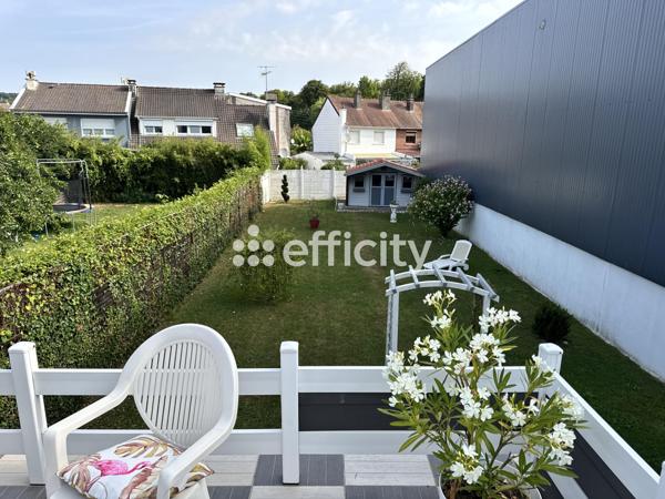 Maison
         9 pièces
        - 108 m² 206 700 € *