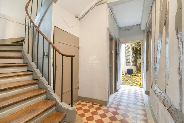 Versailles Notre-Dame Appartement duplex 4 pièces d'environ 94 m² au sol et 89 m² carrez €795 000 ** - Référence 25465