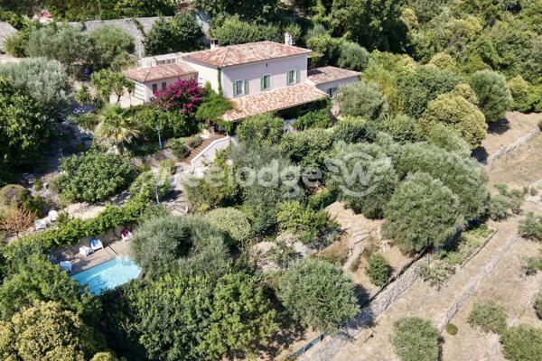 Maison à vendre 8 pièces de 214 m² à Montauroux