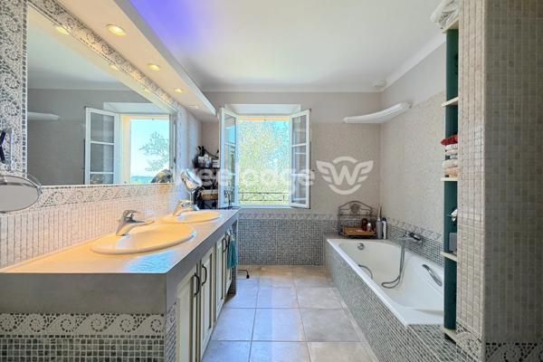 Maison à vendre 8 pièces de 214 m² à Montauroux