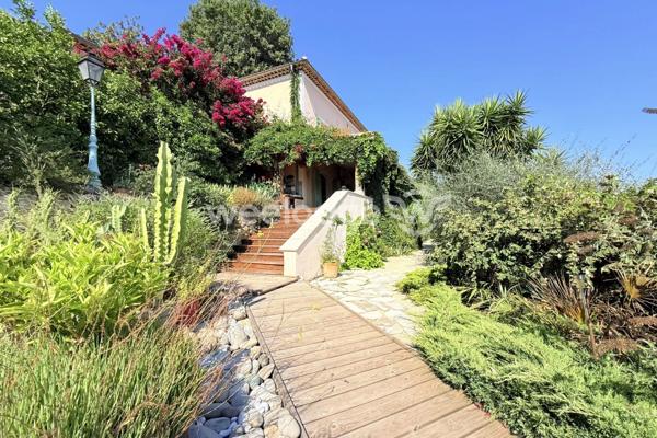 Maison à vendre 8 pièces de 214 m² à Montauroux