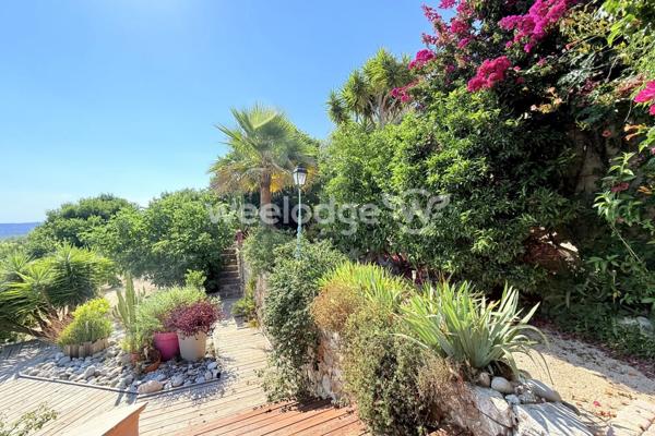 Maison à vendre 8 pièces de 214 m² à Montauroux