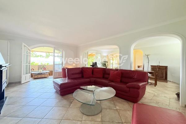 Maison à vendre 8 pièces de 214 m² à Montauroux