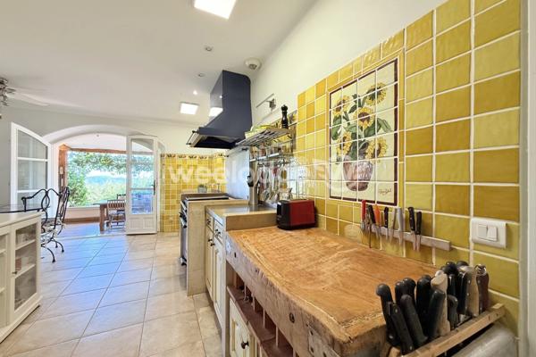 Maison à vendre 8 pièces de 214 m² à Montauroux