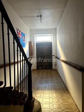 Immeuble en pierre à vendre, avec appartement (140 m2), local commercial (35 m2), cour intérieure et caves en plein centre de FLEURANCE (32)