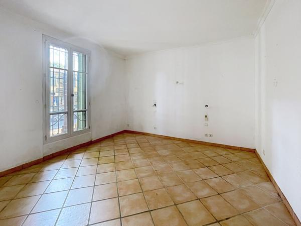 AIX -EN-PROVENCE- CENTRE HISTORIQUE- GARAGE