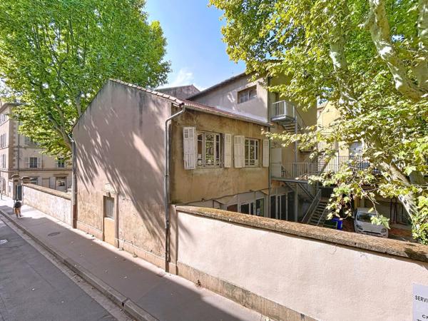 AIX -EN-PROVENCE- CENTRE HISTORIQUE- GARAGE