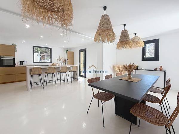 Vaison-la-Romaine (84110) Élégante propriété avec piscine à quelques pas du centre de Vaison-la-Romaine