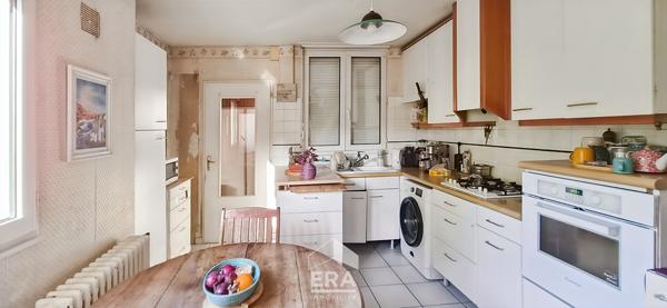 LE BOUSCAT - Maison de plain-pied 3 chambres + combles aménagés + dépendances - jardin - Proche Ravezies