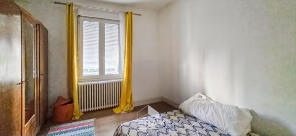 LE BOUSCAT - Maison de plain-pied 3 chambres + combles aménagés + dépendances - jardin - Proche Ravezies