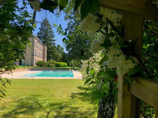 Beau château aristocratique à vendre à proximité de Limoges (Haute-Vienne)