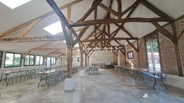 Majestueux château napoléonien sur 4ha avec activité professionnelle en Touraine