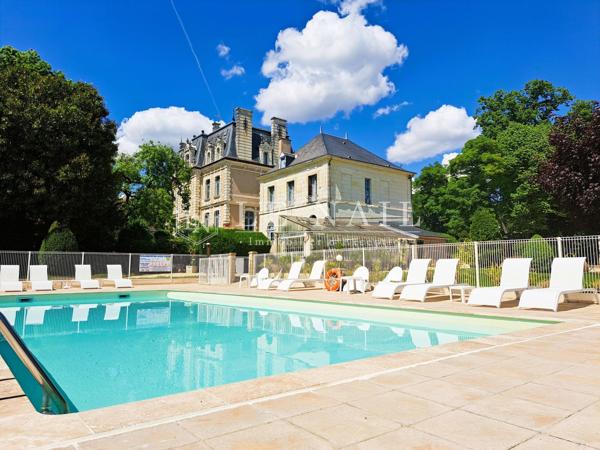 Majestueux château napoléonien sur 4ha avec activité professionnelle en Touraine