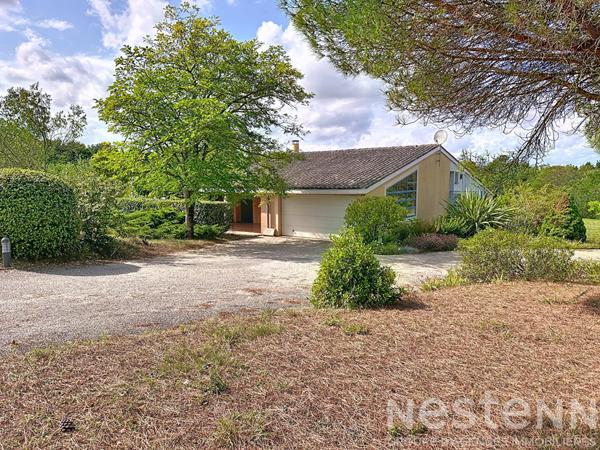 rareté sur le marché : Maison familiale d'architecte à vendre au fau Montauban 82 avec piscine, garage, grand terrain au calme