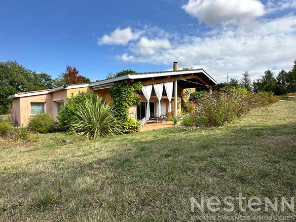 rareté sur le marché : Maison familiale d'architecte à vendre au fau Montauban 82 avec piscine, garage, grand terrain au calme