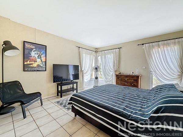 rareté sur le marché : Maison familiale d'architecte à vendre au fau Montauban 82 avec piscine, garage, grand terrain au calme