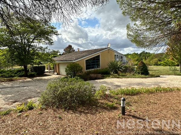 rareté sur le marché : Maison familiale d'architecte à vendre au fau Montauban 82 avec piscine, garage, grand terrain au calme