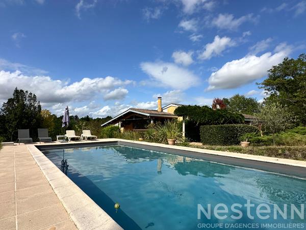 rareté sur le marché : Maison familiale d'architecte à vendre au fau Montauban 82 avec piscine, garage, grand terrain au calme