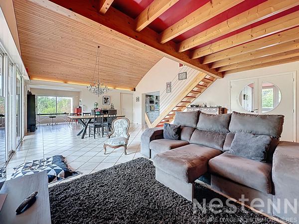 rareté sur le marché : Maison familiale d'architecte à vendre au fau Montauban 82 avec piscine, garage, grand terrain au calme