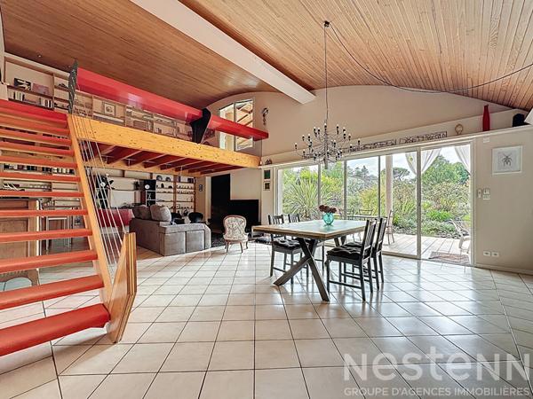 rareté sur le marché : Maison familiale d'architecte à vendre au fau Montauban 82 avec piscine, garage, grand terrain au calme