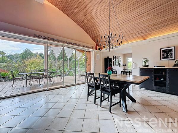 rareté sur le marché : Maison familiale d'architecte à vendre au fau Montauban 82 avec piscine, garage, grand terrain au calme