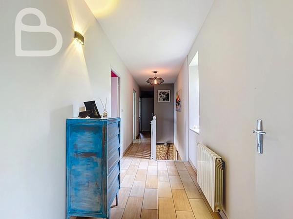 Duravel (46700) Propriété en pierre avec cour intérieure et pigeonnier