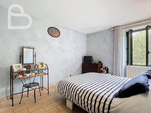 Duravel (46700) Propriété en pierre avec cour intérieure et pigeonnier